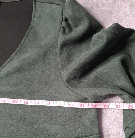 Tuckernuck Deep Green Blouse - Picture 13 of 15